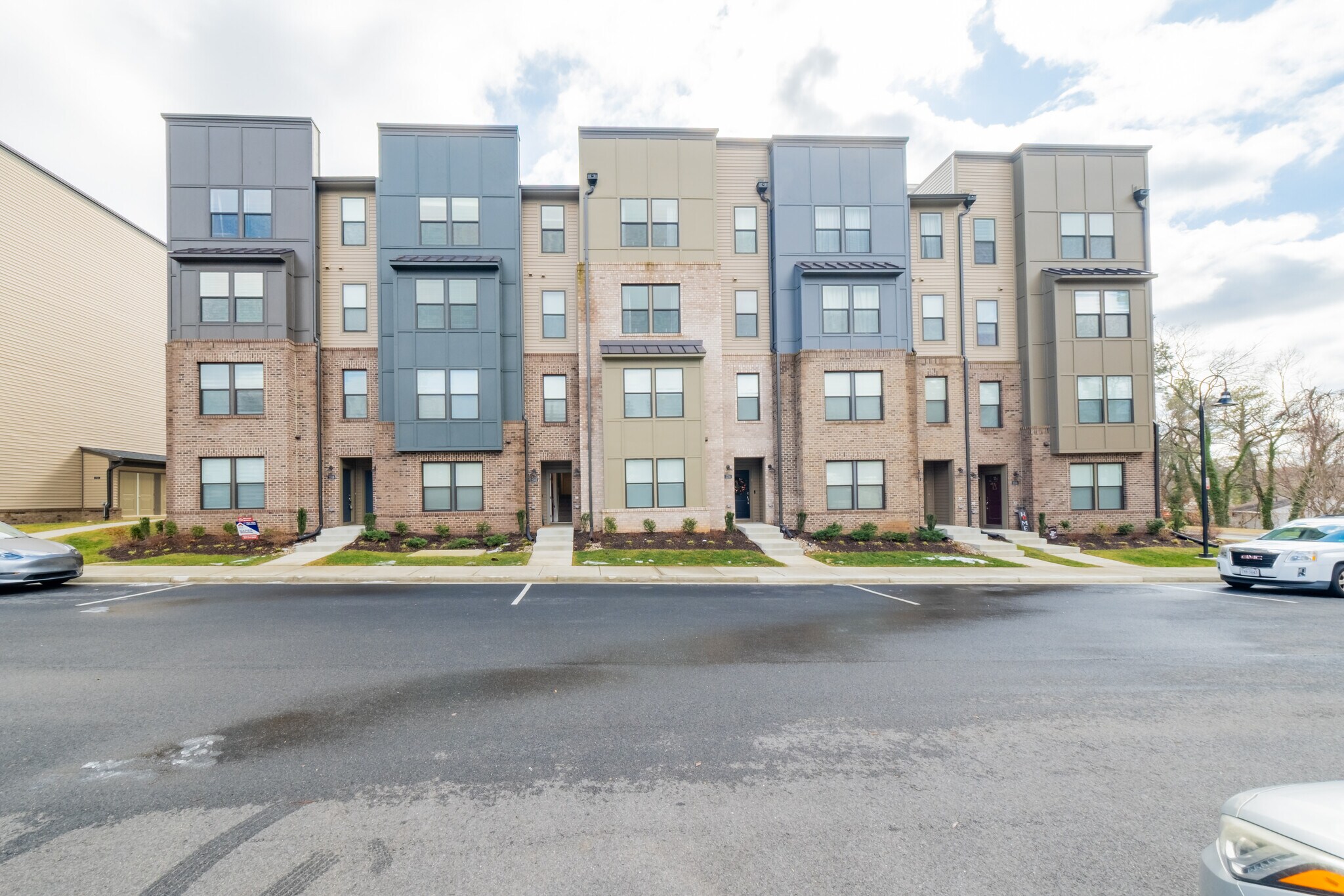 Building Photo - 2707 Acadia Dr