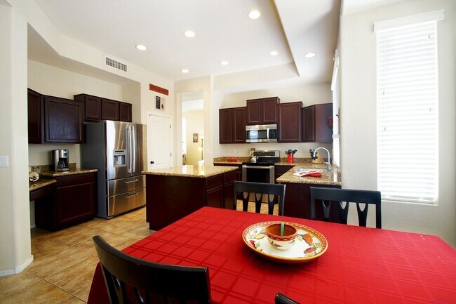 Building Photo - 4 Bedroom Furnished Gilbert Home