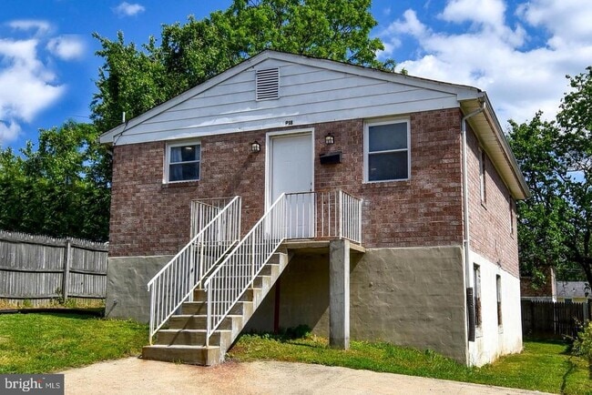 Building Photo - 918 Clovis Ave