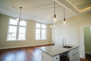 Building Photo - 520 Mulberry St