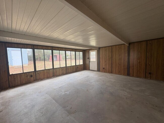 Building Photo - 3329 Roxana Rd