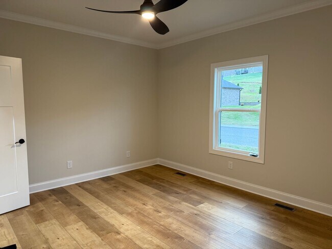 Building Photo - Short term Rental Home!