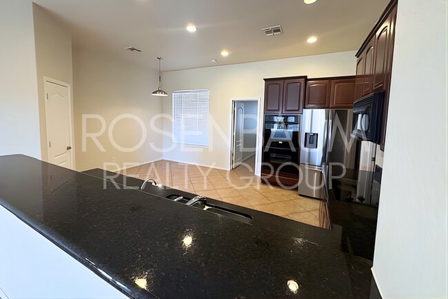 Building Photo - 8190 N Turning Leaf Dr