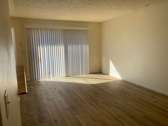 Building Photo - Fairfield Home Near Travis AFB & Laurel Cr...