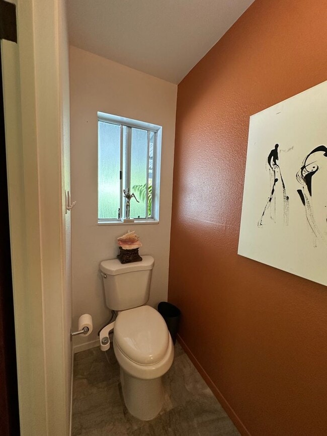 Building Photo - 1bd & 1 1/2 ba Fully Furnished & Move in R...