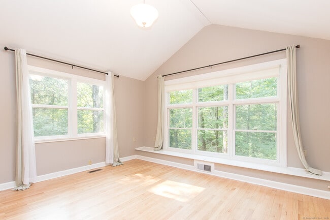 Building Photo - 211 New Canaan Rd