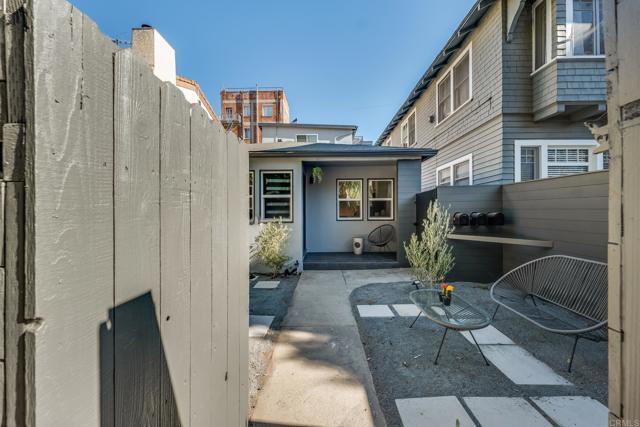 Building Photo - 24 20th Ave