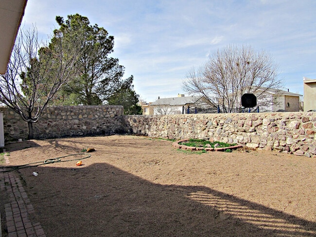 Building Photo - 7125 Tierra Taos Dr