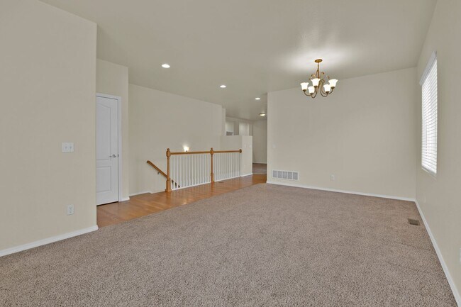 Building Photo - Ranch style home with 6 Bedrooms - 3 Bathrooms - 2 Car Garage - $2,650!