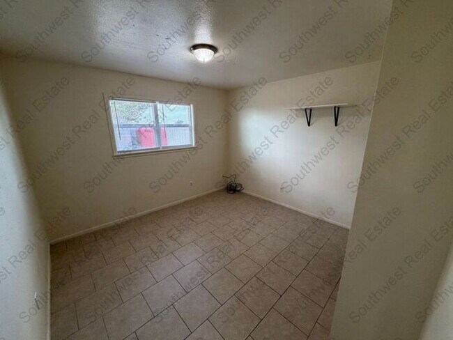 Building Photo - 3 bedroom 1 bath 1 car garage