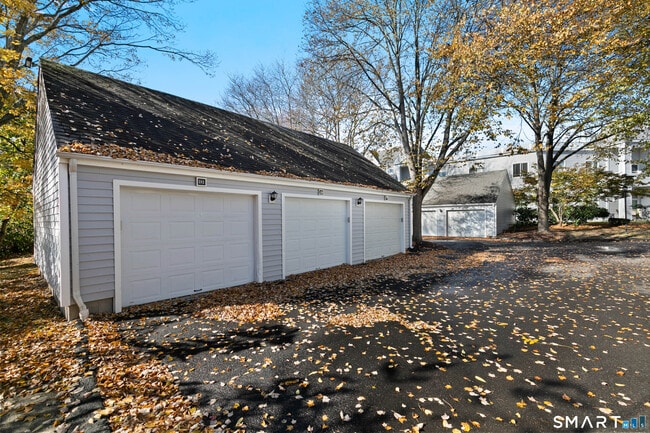 Building Photo - 267 Melba St