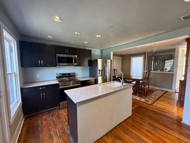 Building Photo - 1822 W 35th St