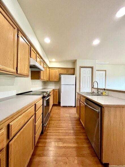 Building Photo - 512 Hazel St