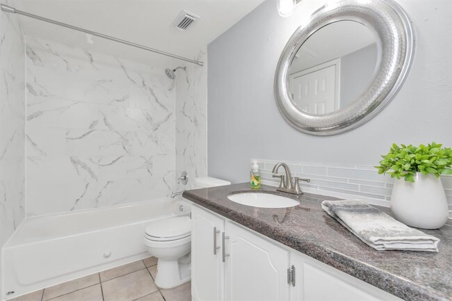 Building Photo - 14777 Wunderlich Dr