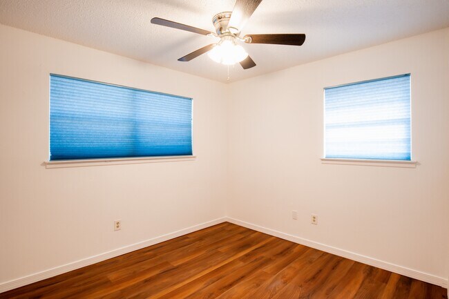 Building Photo - 1633 Stull Dr