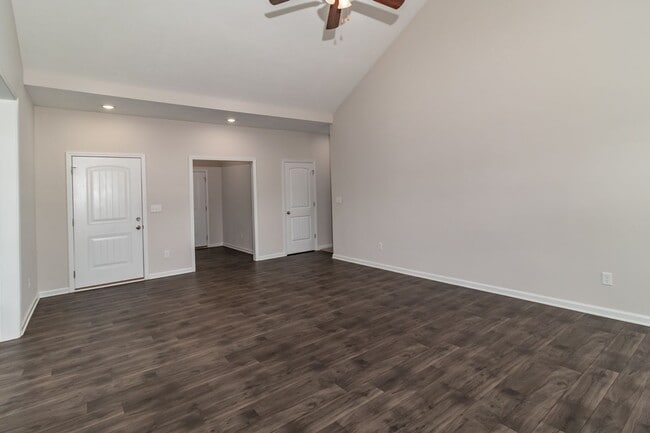 Building Photo - Like New, 4/2, Ranch Home In Grovetown!