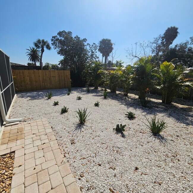 Building Photo - 6815 Anchor Way