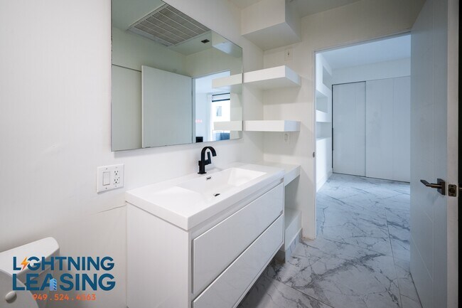 Building Photo - 8811 Burton Way