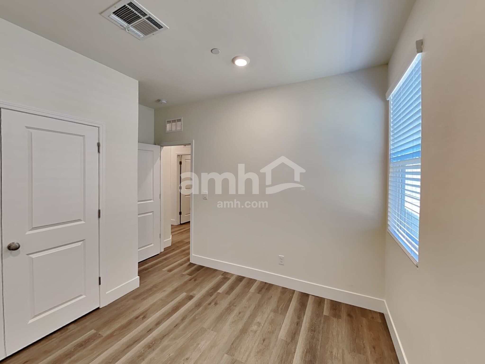 Building Photo - 510 Silverbell Fls Pl