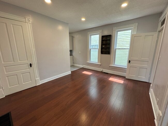 Building Photo - 214 N 17th St