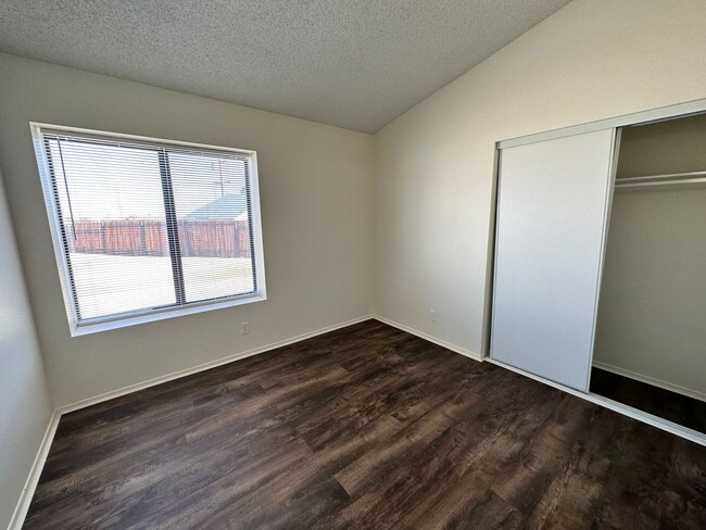 Building Photo - Cute 2-Bedroom Home for Rent with Large Ba...