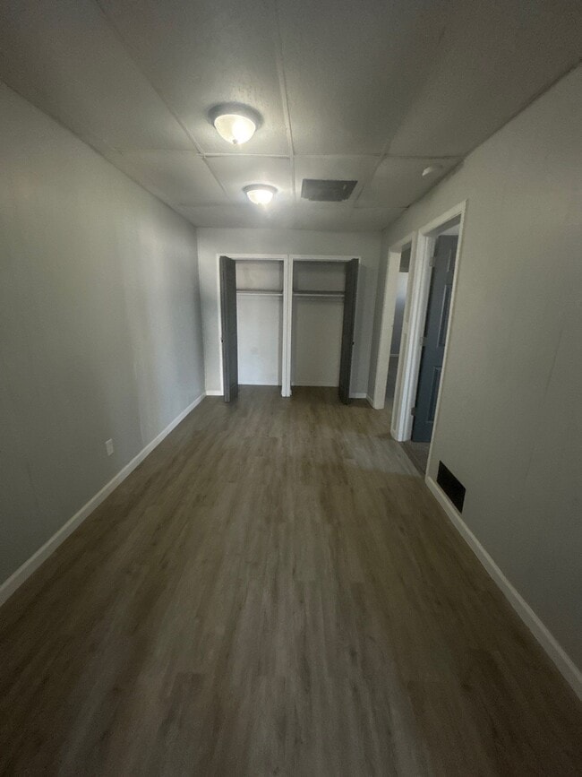 Building Photo - 413 S Jackson St