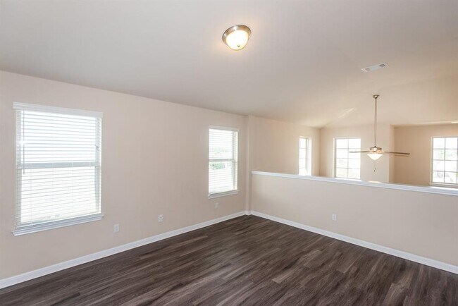 Building Photo - 8113 Rosano St