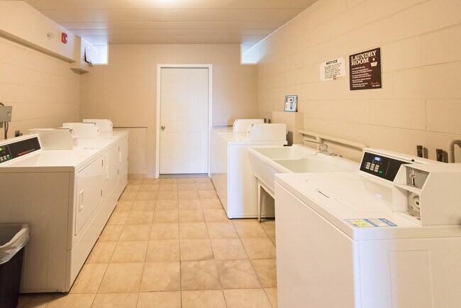 Building Photo - 2206 S Goebbert Rd