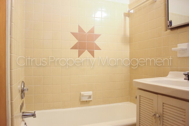 Building Photo - Two Bedroom Duplex