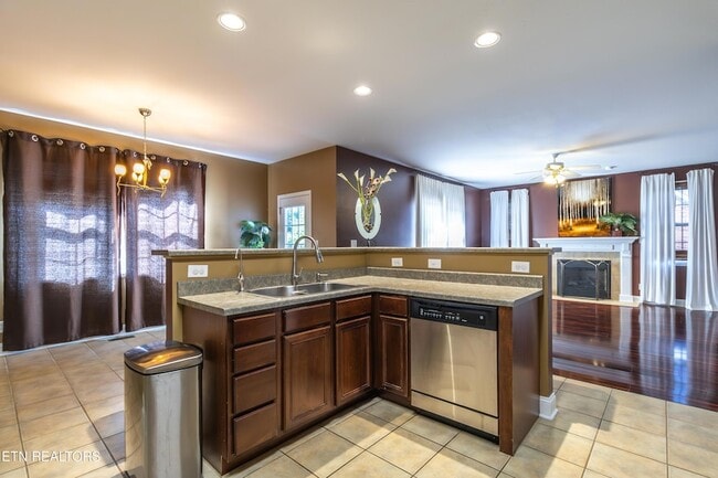 Building Photo - 8334 Bay Gardens Ln