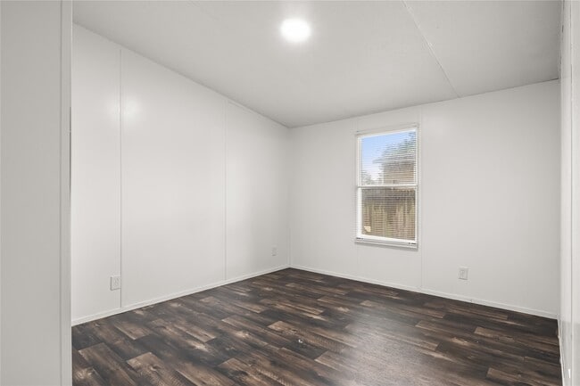 Building Photo - 811 De Lorean Ct