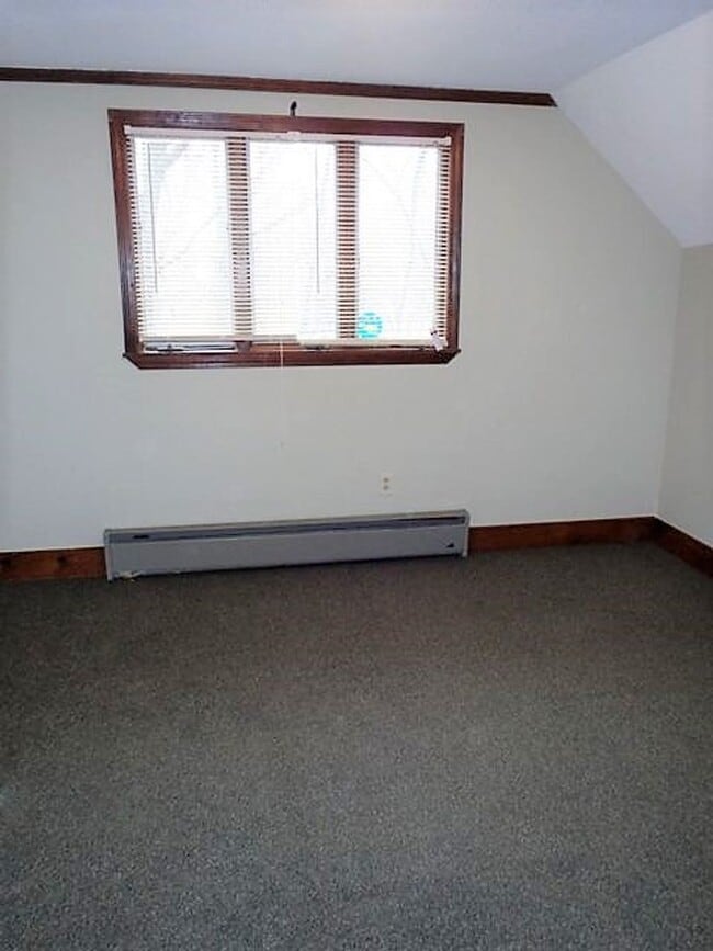 Building Photo - Unique 3 Bed 2 Bath Cabin In The Heart of Columbia!