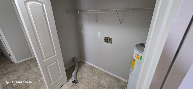 Building Photo - Charming 3BR/2BA Bradenton Home with Extra Storage & Parking