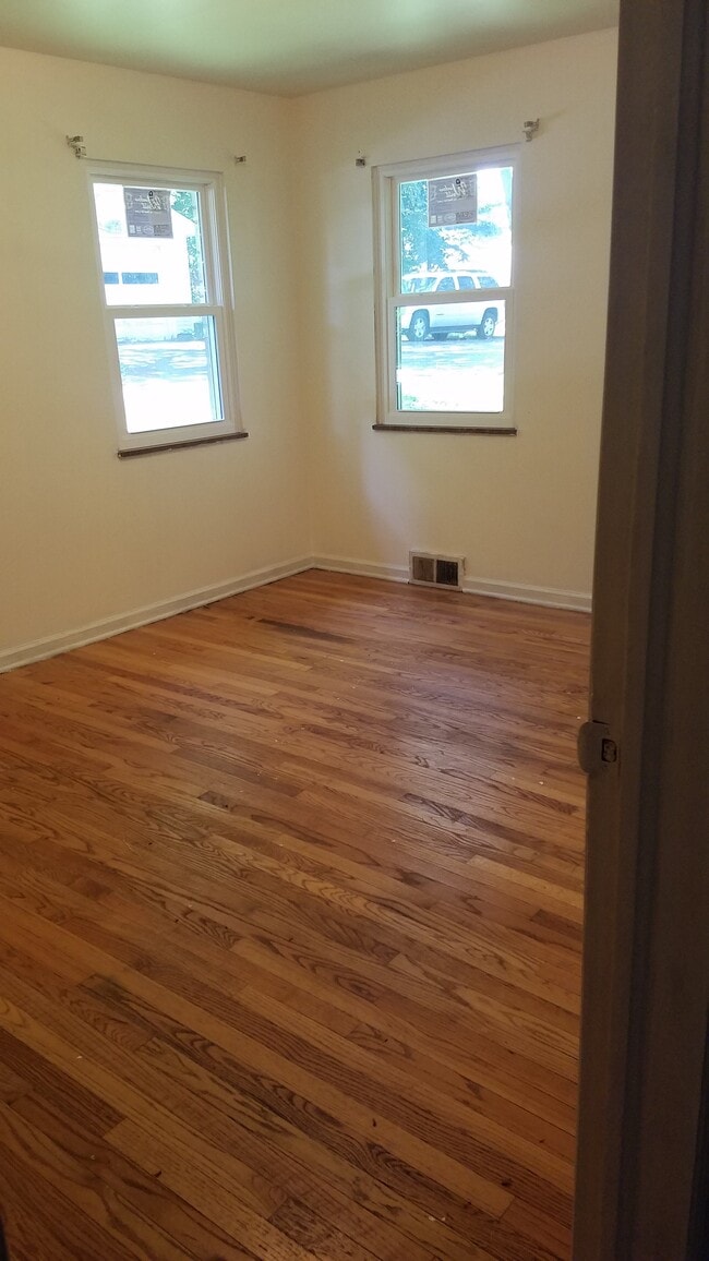 Building Photo - 608 Wallace Ave