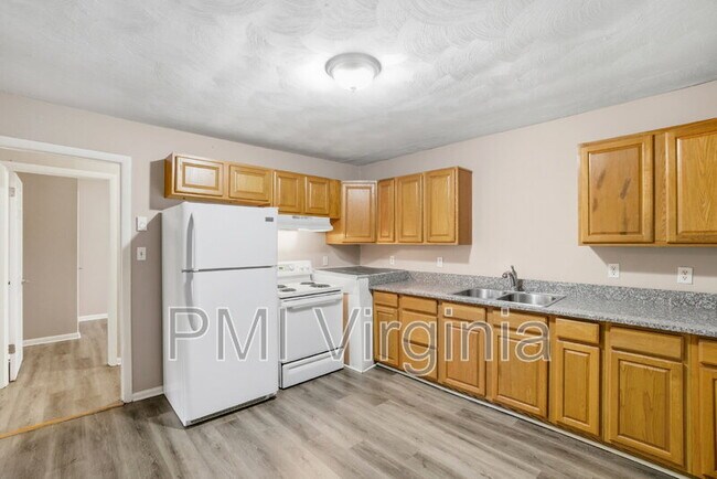 Building Photo - 1109 Hillside Ave