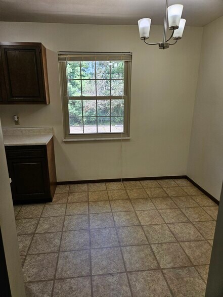 Building Photo - 2146 Tanglewood Ave