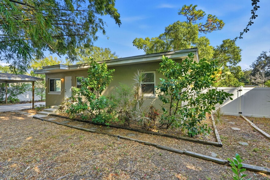 Building Photo - 2701 S Manhattan Ave