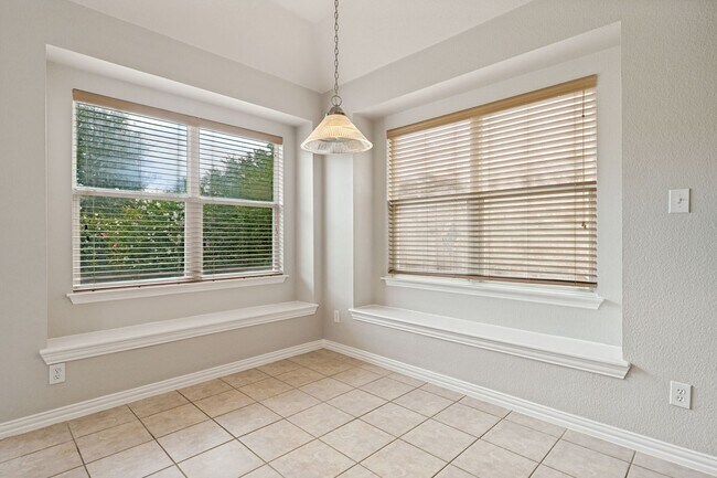 Building Photo - Beautiful home located in McKinney's Heights at Westridge!
