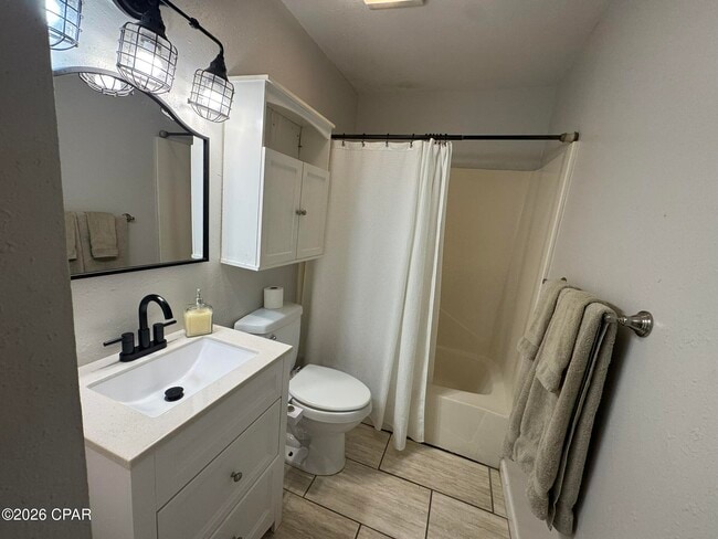 Building Photo - 6903 N Lagoon Dr