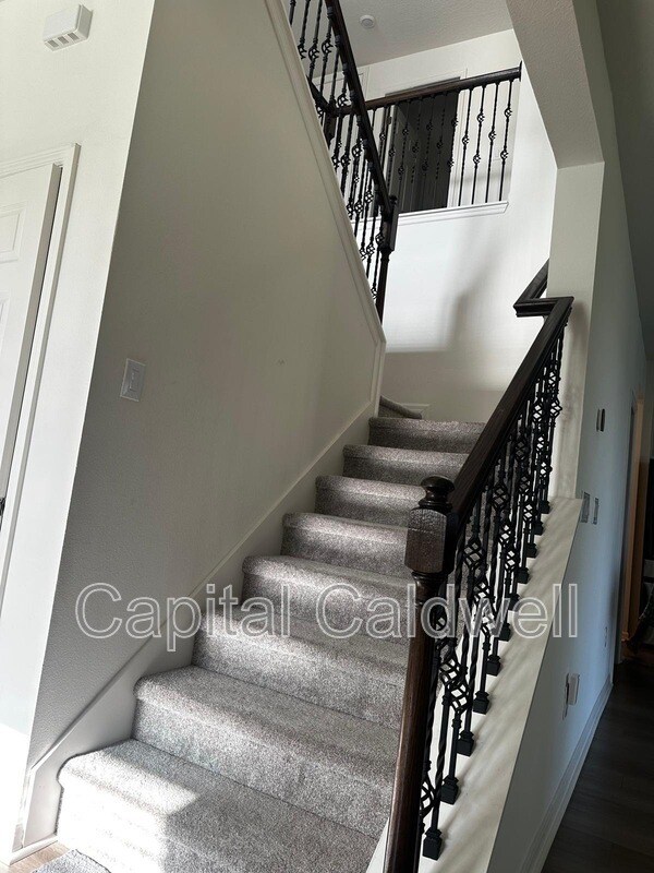 Building Photo - 37489 MacKenzie Dr