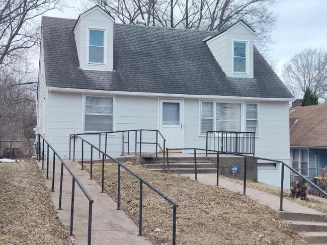 Primary Photo - 3511 E 58th Ter