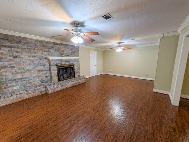 Building Photo - 790 Norwood Dr