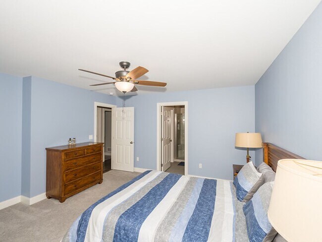 Building Photo - Beautiful 5 Bedroom Single Family Home