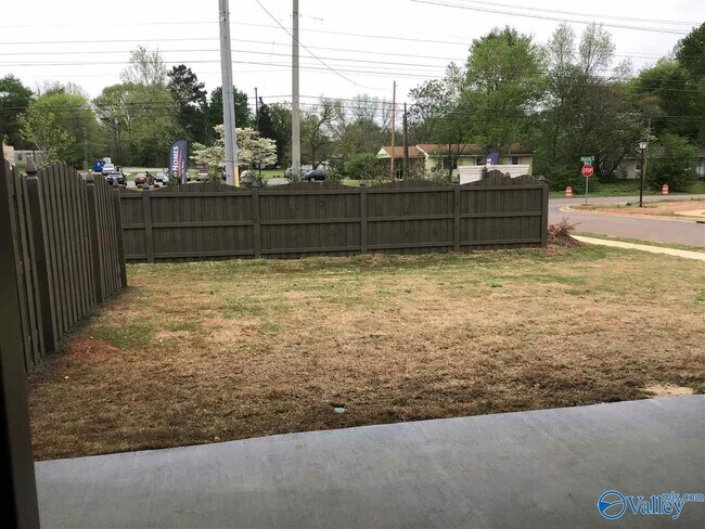 Building Photo - 700 Rivulet Dr SW