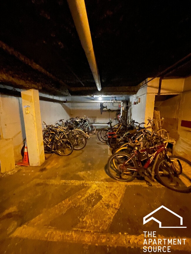 Building Photo - 744 W Gordon Terrace