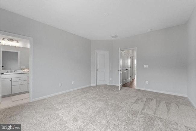 Building Photo - 705 Sawback Sq NE