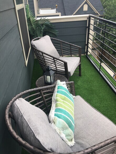 Building Photo - 1228 Queen Lyon Ct