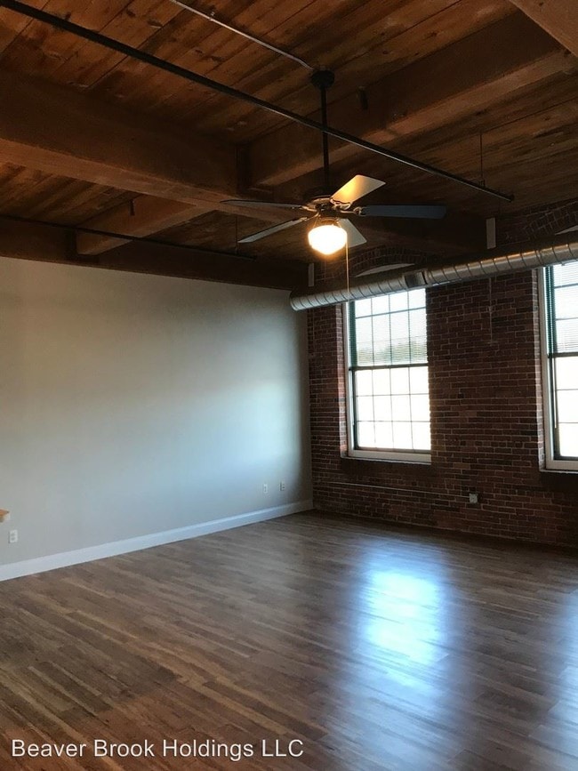 Building Photo - 2 br, 1 bath  - 101 Mill St.