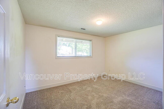 Building Photo - 7104 Louisiana Dr