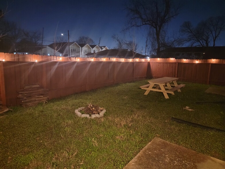 Building Photo - 3813 Lydia St